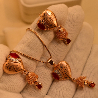 Beautiful Design GoldPlated Heart Necklace Set